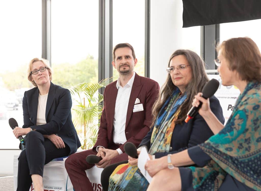 Podiumsdiskussion mit vier Teilnehmenden beim 7. Ghezzo Immobilientag